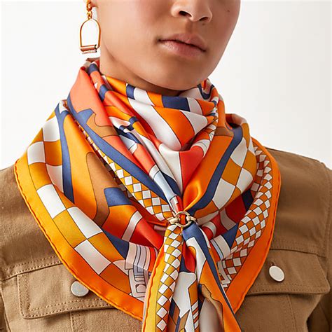 how to wear small hermes scarf|how to wear Hermes twilly.